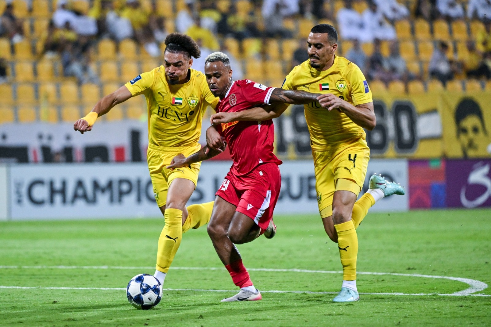 أدريلسون يُنقذ الوصل من فخ المحرق
