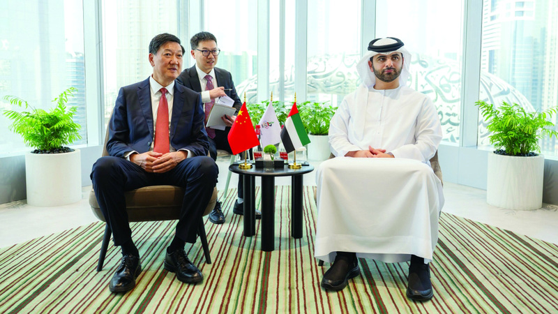 منصور بن محمد يستعرض آليات الاستثمار الرياضي مع الصين
