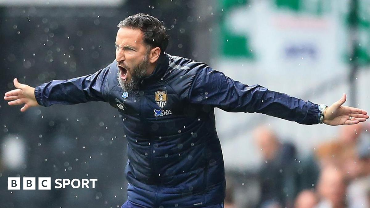 Notts County Martin Paterson shouting from the side of the pitch