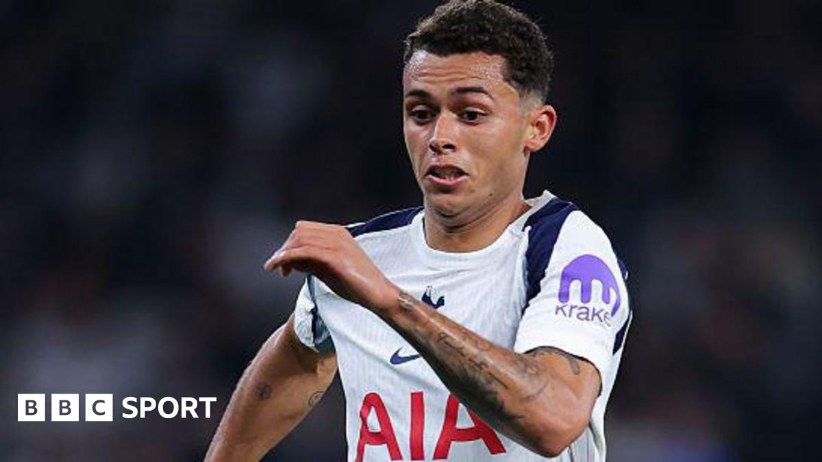 Brennan Johnson goes on the attack for Spurs