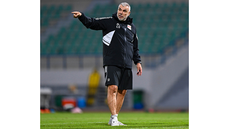 كوزمين مطالب بإعادة الثقة إلى لاعبي المنتخب بعد ضياع فرصة التأهل المباشر لكأس العالم من الملحق الآسيوي. من المصدر