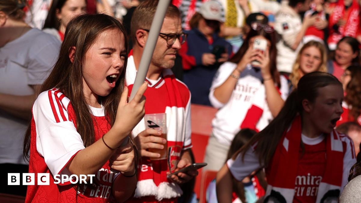 Arsenal women fans