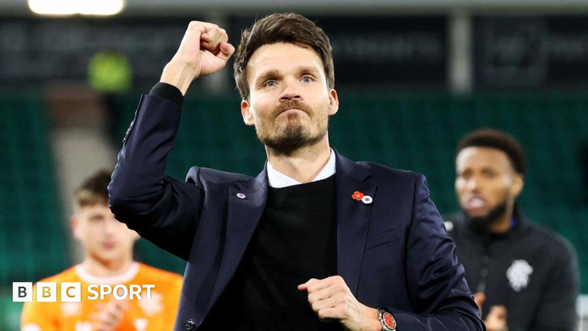 Rangers Head Coach Danny Rohl celebrates at full time during a William Hill Premiership match between Hibernian and Rangers at Easter Road