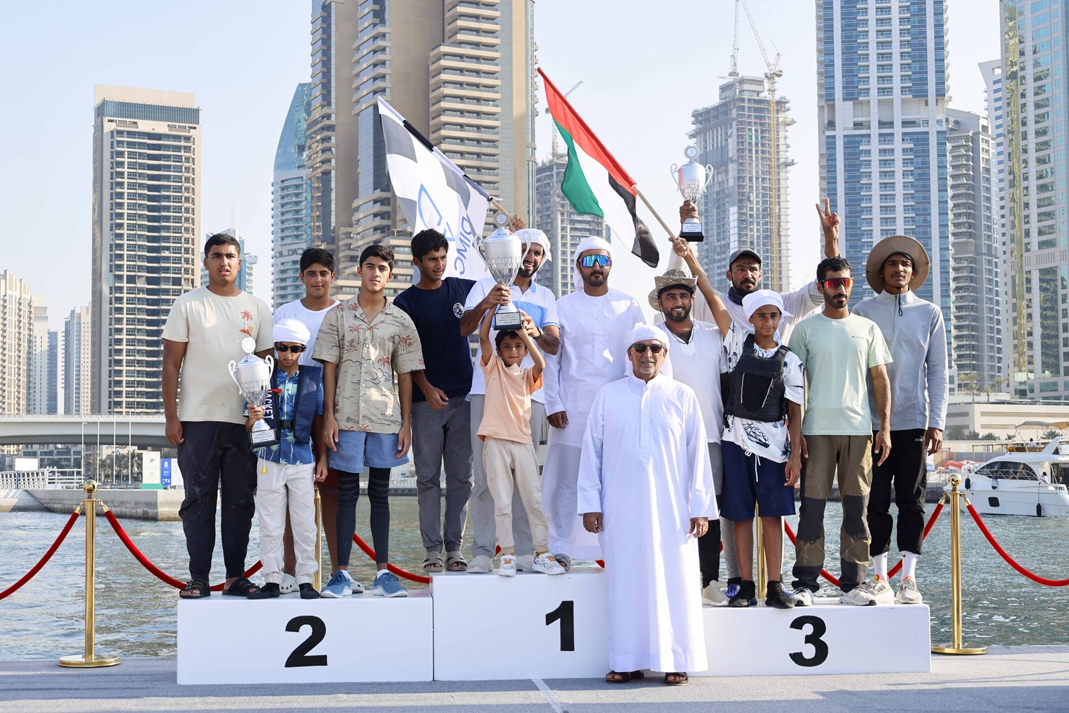 «زلزال 25» بطل سباق دبي للسفن الشراعية 60 قدماً

