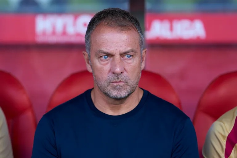 فليك يطالب لاعبي برشلونة بمزيد من «الروح القتالية»
