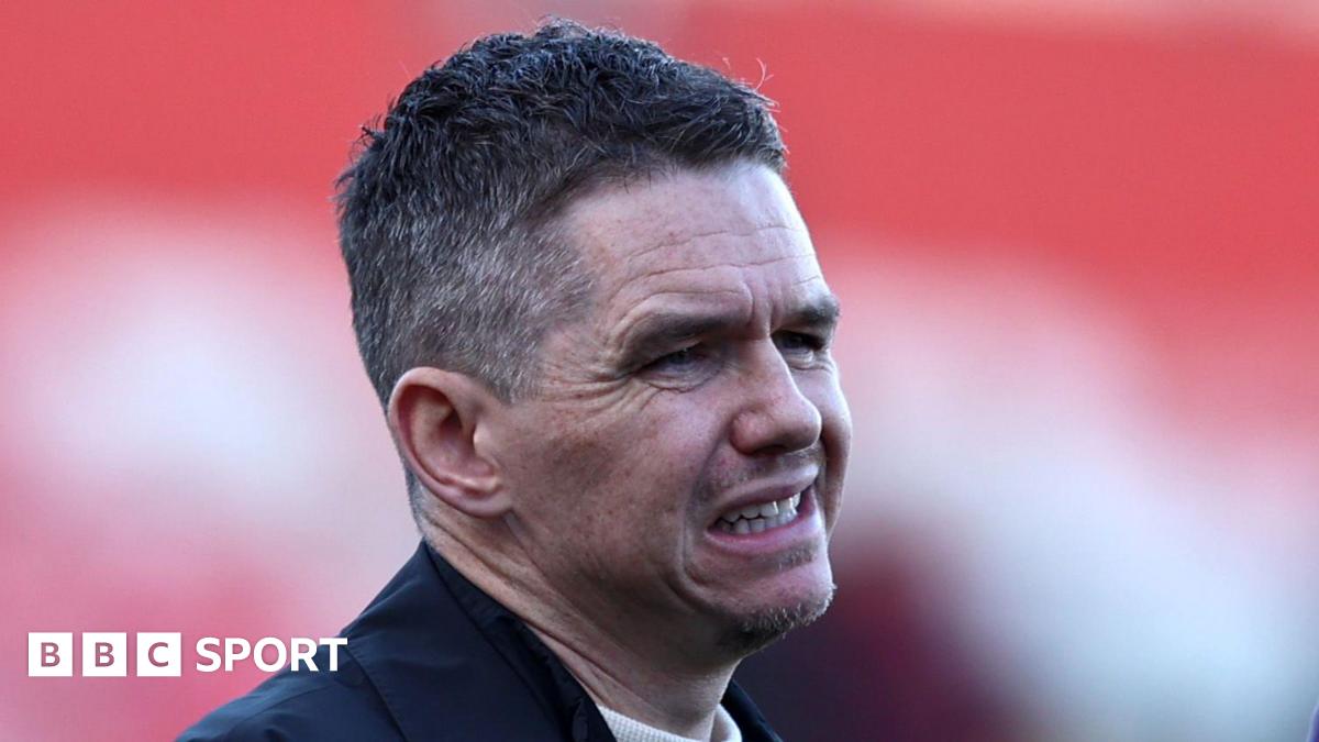 Manchester United boss Marc Skinner grimaces