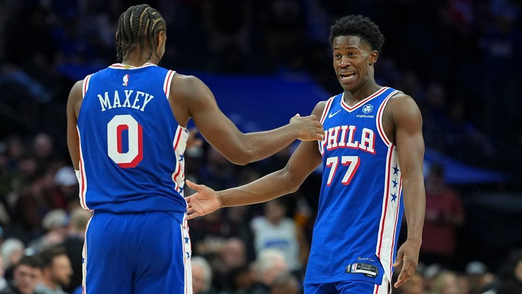 Tyrese Maxey و VJ Edgecombe ينطلقان إلى بداية تاريخية لـ 76ers
