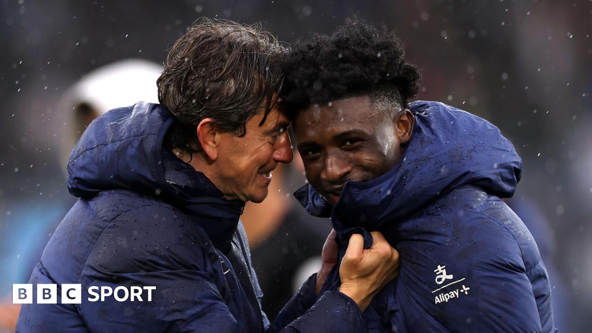 Thomas Frank celebrates win over Leeds with Mohammed Kudus in Premier League