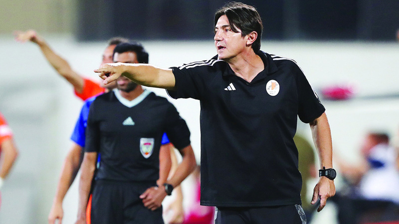 مدرب عجمان غوران توفيغدزيتش.  من المصدر