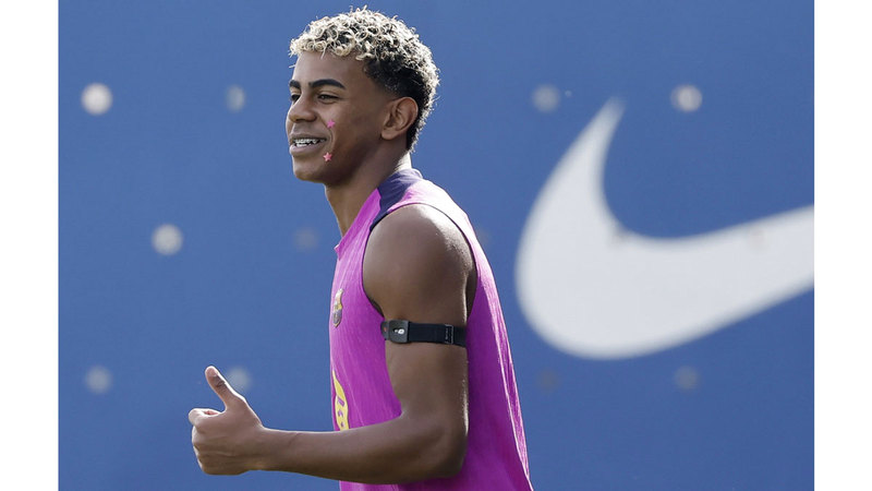 مدرب برشلونة يتعهد بمواصلة «حماية» لامين جمال
