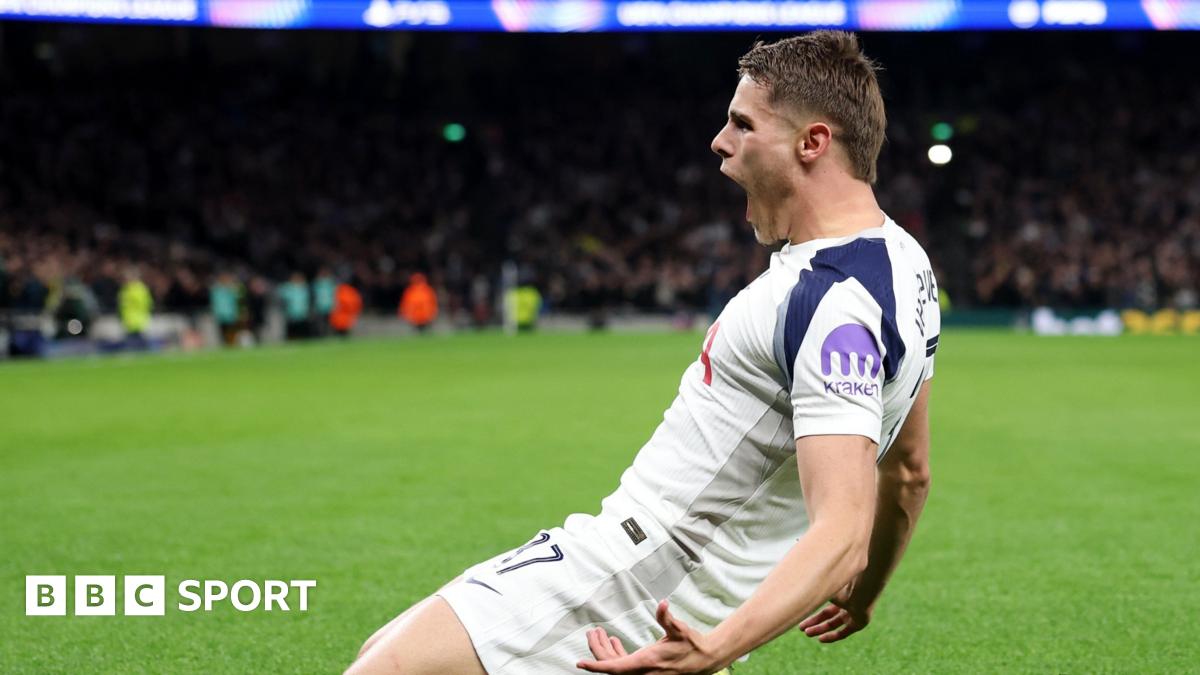 "يبدو أن ليونيل ميسي تحول إلى ميكي فان دي فين"
