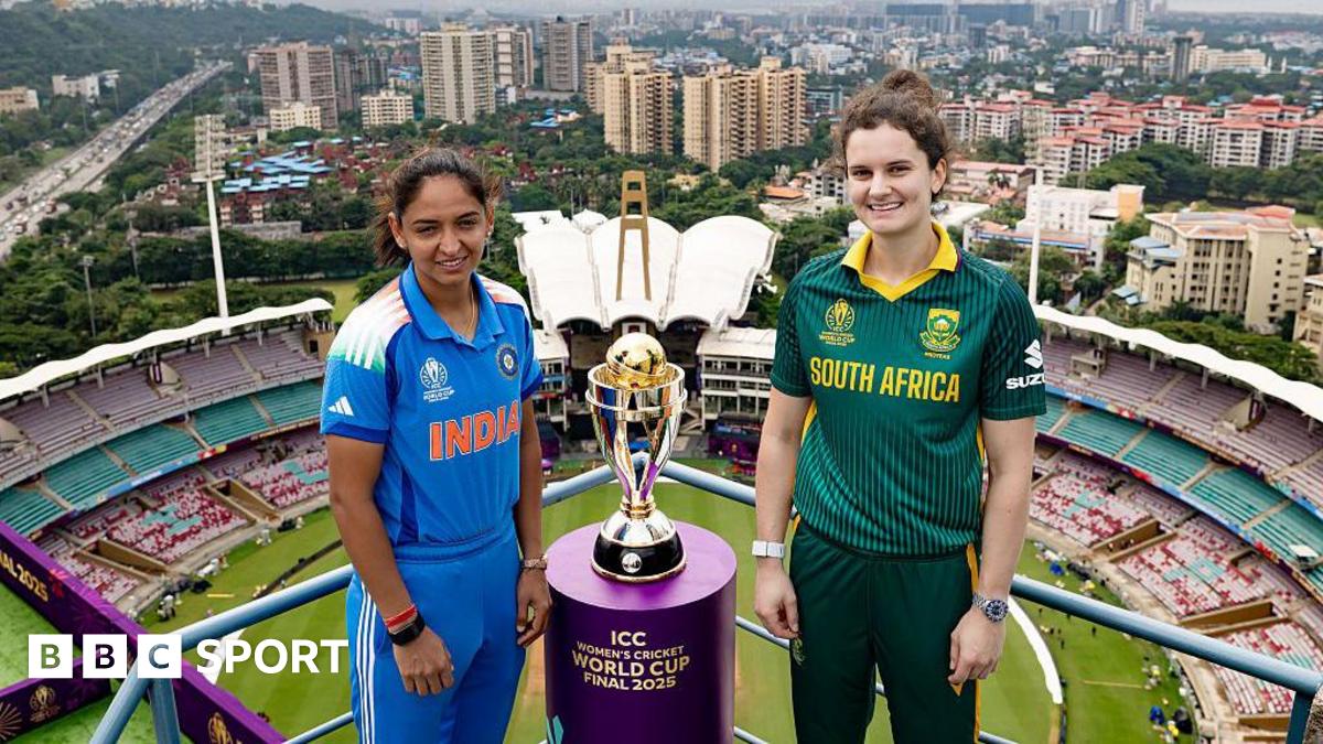 India captain Harmanpreet Kaur and South Africa captain Laura Wolvaardt with the Women