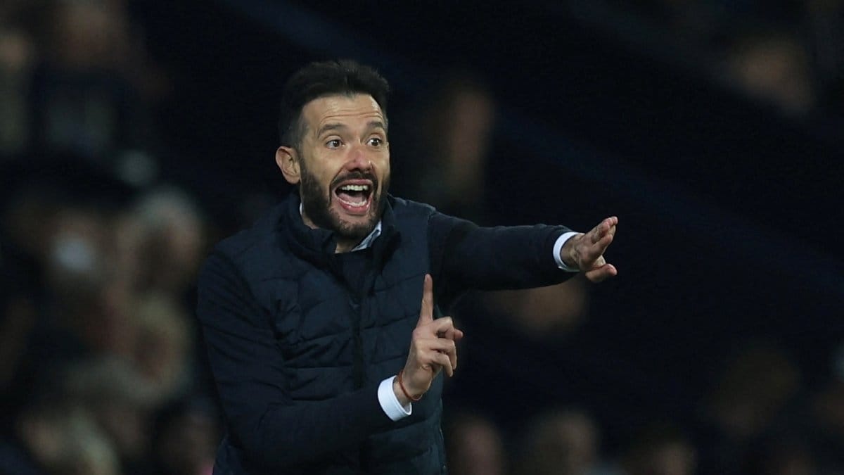 فالنسيا يعين كوربيران مدربًا جديدًا في محاولة لتحسين حظوظ الدوري الأسباني
