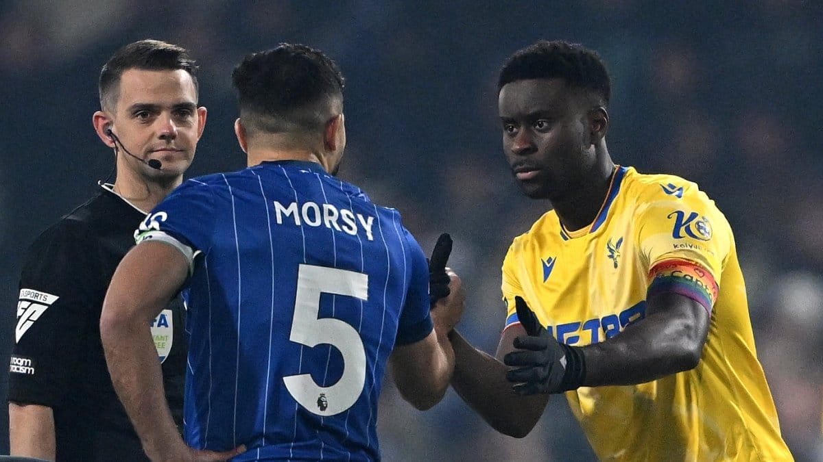 يواجه قادة الدوري الإنجليزي المتدينون إجراءات بسبب رفض أربطة قوس قزح
