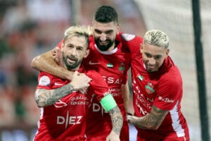 شباب الأهلي ينهي مباراة تأمين الصدارة في 6 دقائق