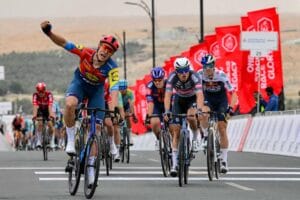 الإيطالي ميلان يحرز لقب المرحلة الأولى من طواف الإمارات
