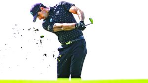 الإنجليزي آرون ينفرد بصدارة «أبوظبي إتش إس بي سي» للغولف