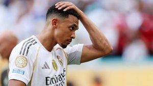 أرنولد يكمل القوة الضاربة لقائمة ريال مدريد أمام برشلونة