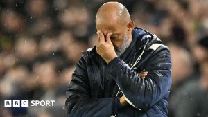 Nuno Espirito Santo reacts on the touchline