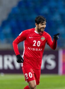 صدمة قوية لفريق شباب الأهلي.. إصابة خطيرة لسردار آزمون ونقله إلى المستشفى
