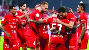 لاعبو شباب الأهلي حصدوا العلامة الكاملة أمام الشارقة. تصوير: سالم خميس