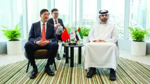 منصور بن محمد يستعرض آليات الاستثمار الرياضي مع الصين