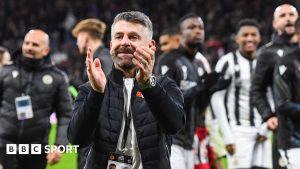 St Mirren Manager Stephen Robinson applauds the fans at full time during a Premier Sports Cup Semi-Final match between Motherwell and St Mirren at Hampden Park