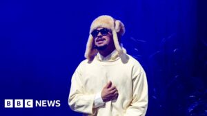 Bad Bunny لأداء في الشوط الأول