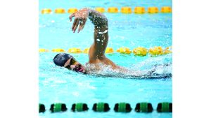 بعثة السباحة تتوجه إلى الرياض بطموحات النتائج الإيجابية