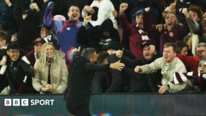 Derek McInnes celebrates with Hearts fans
