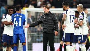 أدت خسارة توتنهام غير الكفؤة أمام تشيلسي إلى انقلاب المشجعين على فرانك