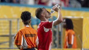 يثير تقرير FIFPRO الجديد مخاوف على مدار 2026 كأس العالم - DW - 09/29/2025