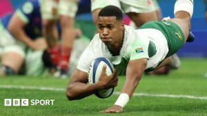 Grant Williams scores for South Africa