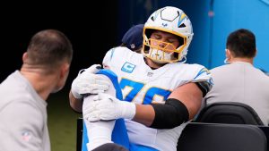 Chargers LT Joe Alt سيخضع لعملية جراحية في الكاحل في نهاية الموسم
