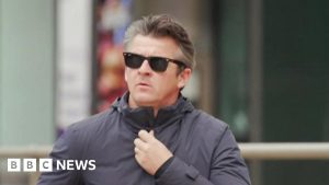 جوي بارتون إكس ينشر "خطًا متقاطعًا بين حرية التعبير والجريمة"
