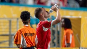 "خطر على صحة اللاعب" - DW - 09/29/2025