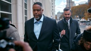 لاعب الدوري الاميركي للمحترفين السابق دامون جونز يدفع بأنه غير مذنب في قضية القمار