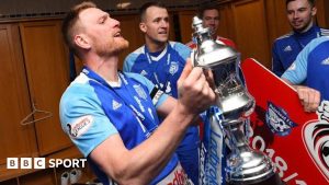 Rory McAllister celebrates the League 1 trophy with Peterhead