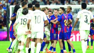 جماهير ريال مدريد تصب غضبها على لامين جمال