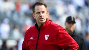 كيرت سيجنيتي وجوي ماكغواير يتصدران أهم عروض الأسعار من أسبوع كرة القدم الجامعية 11
